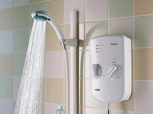 Se puede conectar una ducha electrica a un tomacorriente